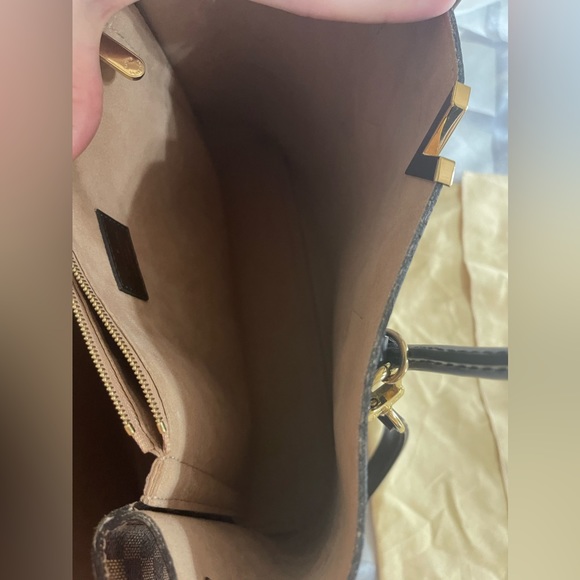 Authentic Louis Vuitton Damier Ebene Kensington - Picture 4 of 10